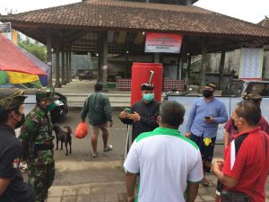 DINAS PMA LAKUKAN PEMANTAUAN SATGAS GOTONG ROYONG PENCEGAHAN COVID-19 BERBASIS DESA ADAT