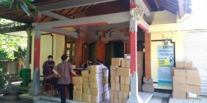 DINAS PMA SERAHKAN PUNIA MASKER KE DESA ADAT