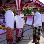 Pemerintah Provinsi Bali menyerahkan Penghargaan “Panca Kreta Bali Nugraha” dan Penghargaan “Sewaka Dana Kerthi Nugraha”