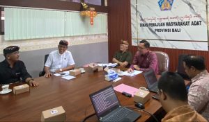 Kadis PMA Pimpin Rapat Pemanfaatan Anggaran Operasional dan Busana Pacalang