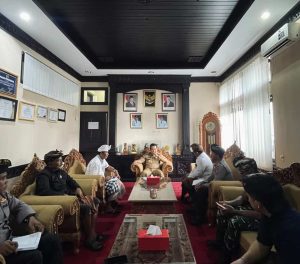Kabid Pemajuan Hukum Adat Pimpin Audiensi Percepatan Implementasi Sipandu Beradat di Jembrana